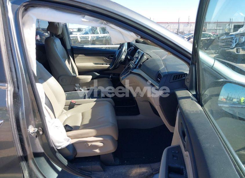 Photo 5 of 2018 Honda Odyssey EX-L (VIN 5FNRL6H76JB093581)