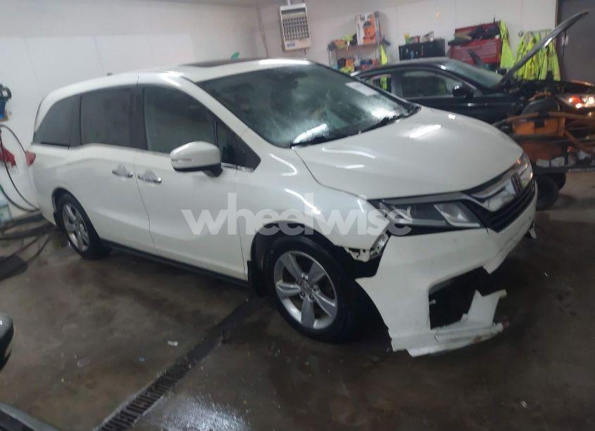 2018 Honda Odyssey EX-L (VIN 5FNRL6H76JB101095) main photo