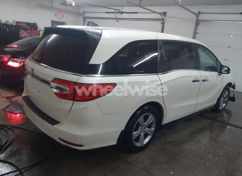 Photo 4 of 2018 Honda Odyssey EX-L (VIN 5FNRL6H76JB101095)