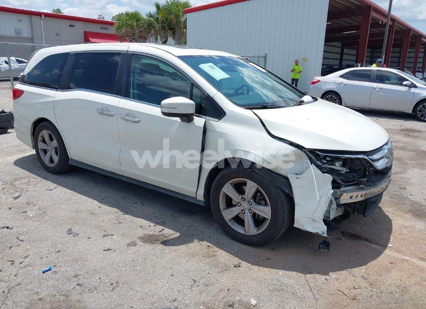 2018 Honda Odyssey EX-L (VIN 5FNRL6H76JB111027) main photo