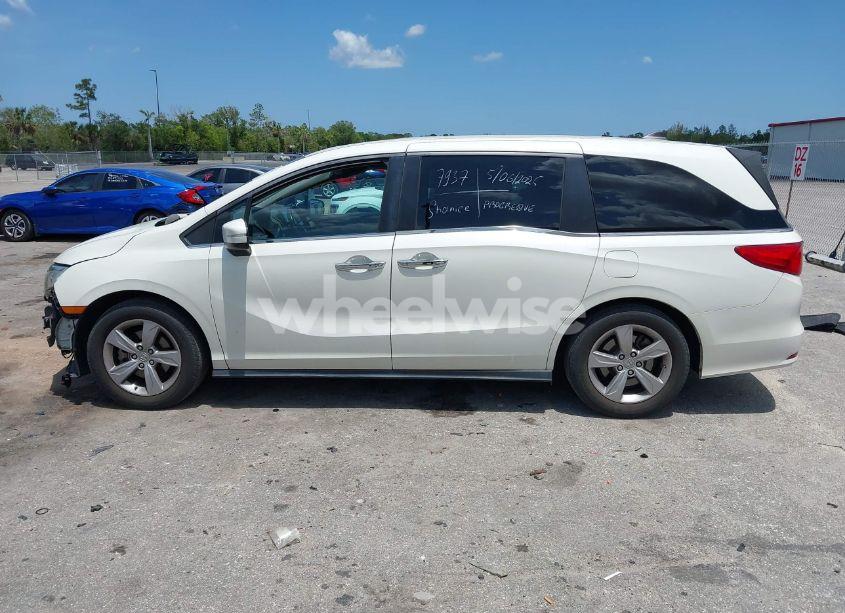 Photo 15 of 2018 Honda Odyssey EX-L (VIN 5FNRL6H76JB111027)