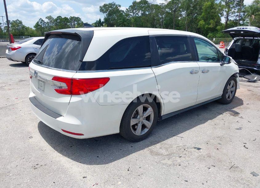 Photo 4 of 2018 Honda Odyssey EX-L (VIN 5FNRL6H76JB111027)