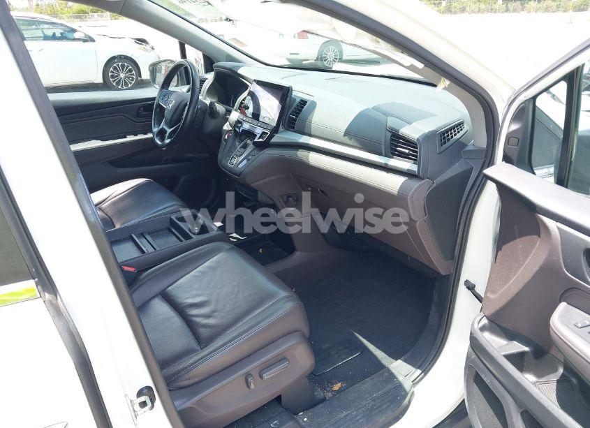 Photo 5 of 2018 Honda Odyssey EX-L (VIN 5FNRL6H76JB111027)