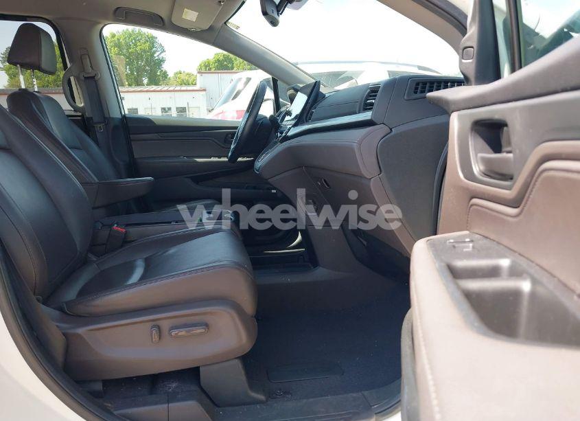 Photo 5 of 2019 Honda Odyssey EX-L (VIN 5FNRL6H76KB101969)