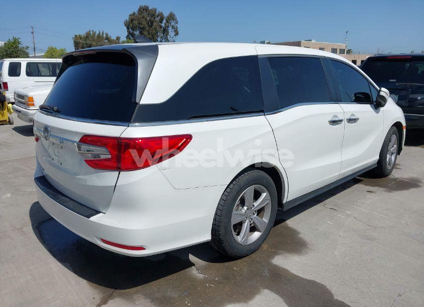 Photo 4 of 2020 Honda Odyssey (VIN 5FNRL6H76LB028748)