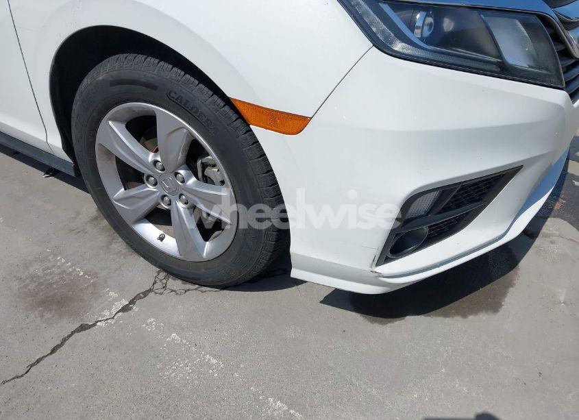 Photo 6 of 2020 Honda Odyssey (VIN 5FNRL6H76LB028748)
