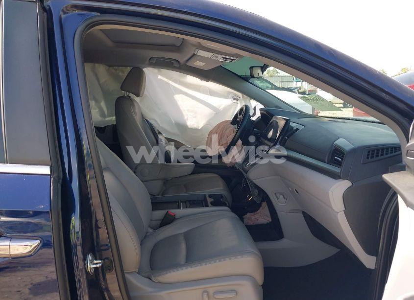 Photo 5 of 2020 Honda Odyssey EX-L/EX-L W/NAVI RES (VIN 5FNRL6H76LB039202)