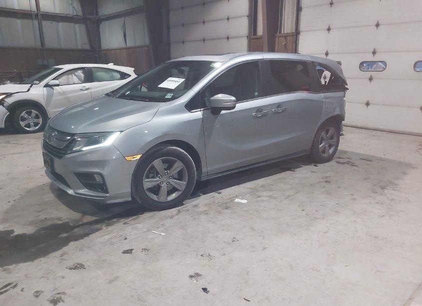 Photo 2 of 2020 Honda Odyssey EX-L/EX-L W/NAVI RES (VIN 5FNRL6H76LB064035)