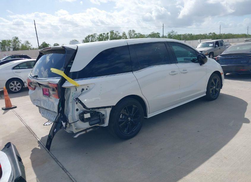Photo 4 of 2024 Honda Odyssey SPORT (VIN 5FNRL6H76RB067784)
