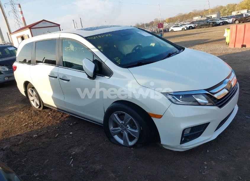 2018 Honda Odyssey EX-L (VIN 5FNRL6H77JB026441) main photo