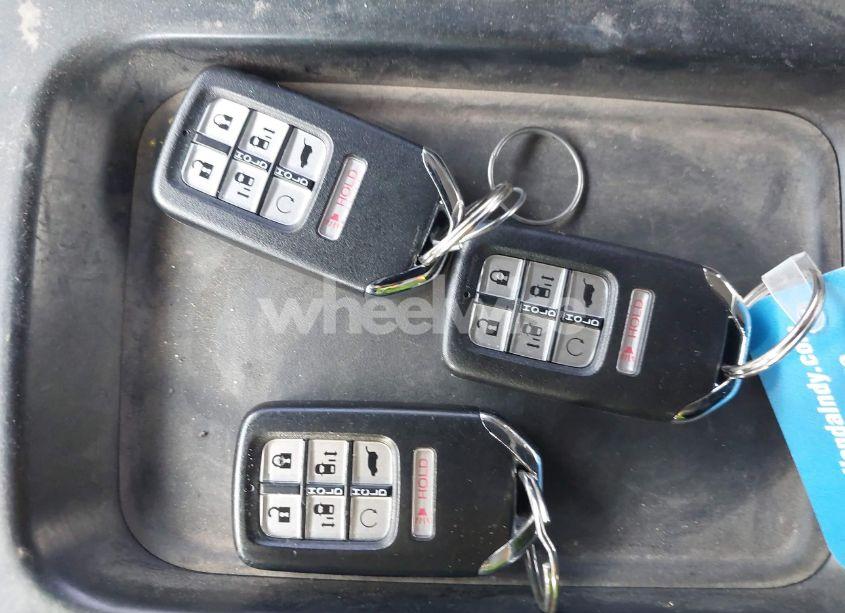 Photo 11 of 2018 Honda Odyssey EX-L (VIN 5FNRL6H77JB026441)