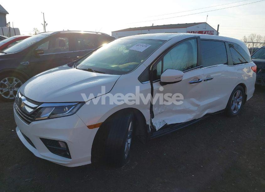 Photo 2 of 2018 Honda Odyssey EX-L (VIN 5FNRL6H77JB026441)