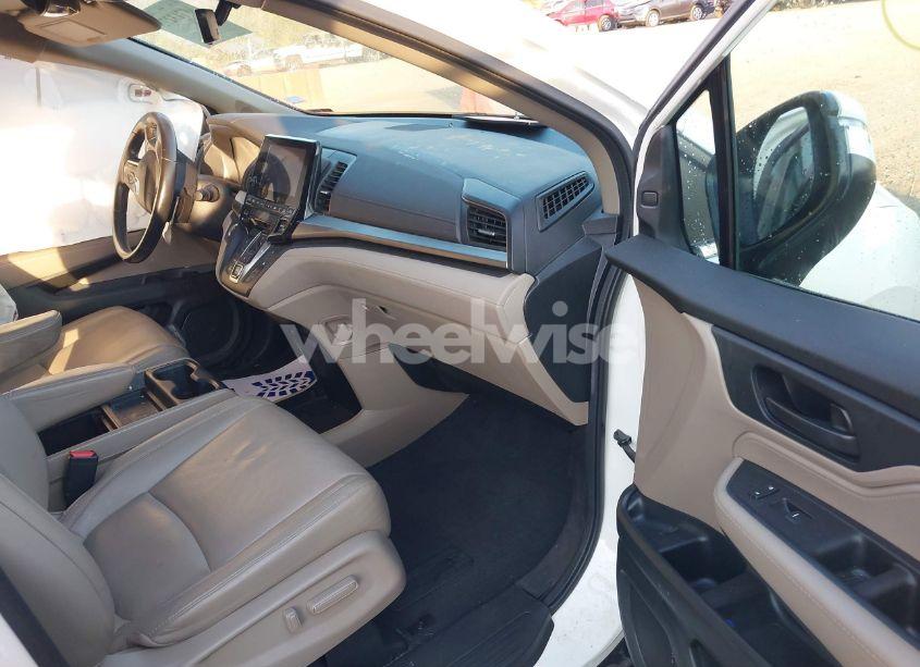 Photo 5 of 2018 Honda Odyssey EX-L (VIN 5FNRL6H77JB026441)