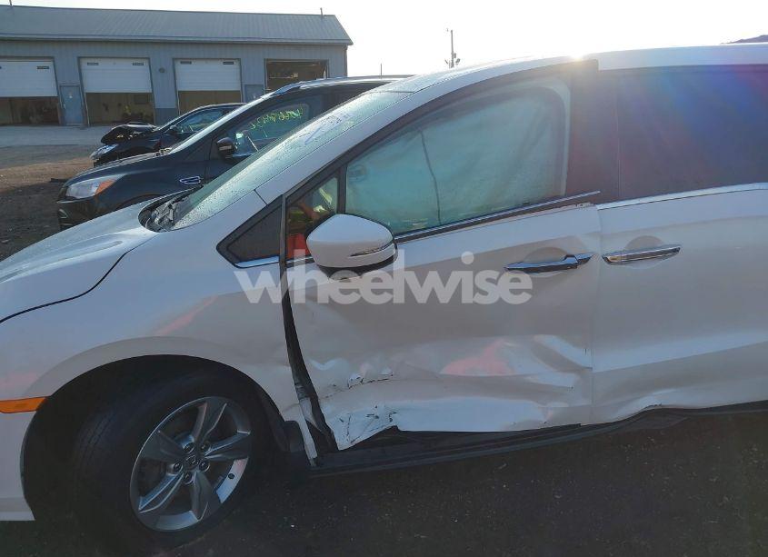 Photo 6 of 2018 Honda Odyssey EX-L (VIN 5FNRL6H77JB026441)