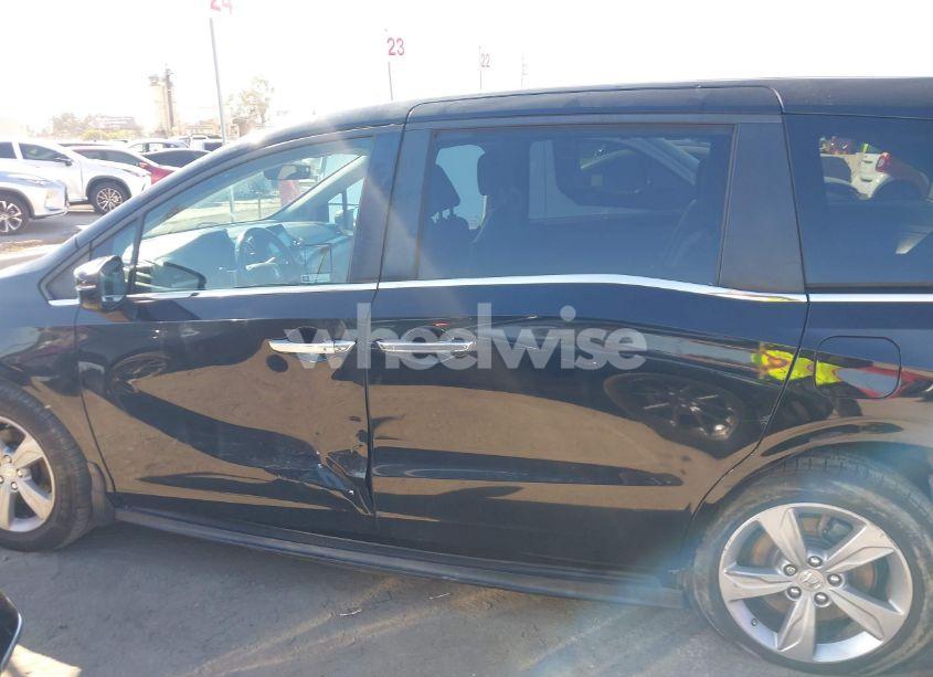 Photo 14 of 2018 Honda Odyssey EX-L (VIN 5FNRL6H77JB064686)