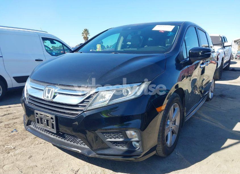 Photo 2 of 2018 Honda Odyssey EX-L (VIN 5FNRL6H77JB064686)