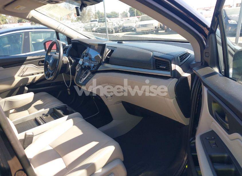 Photo 5 of 2018 Honda Odyssey EX-L (VIN 5FNRL6H77JB064686)