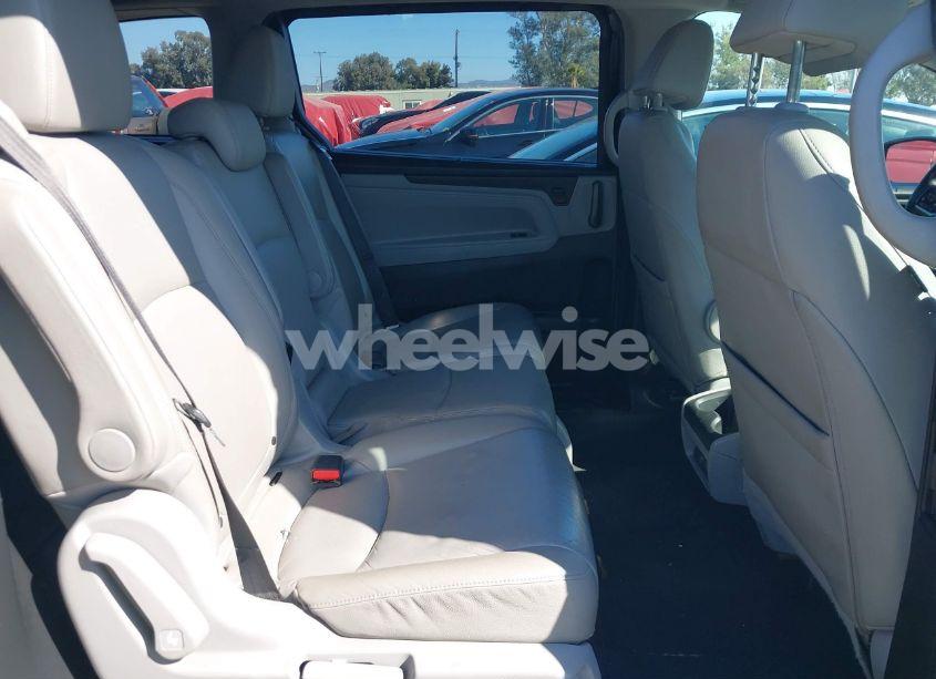 Photo 8 of 2018 Honda Odyssey EX-L (VIN 5FNRL6H77JB064686)