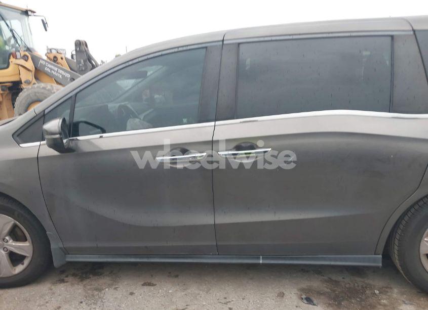 Photo 14 of 2018 Honda Odyssey EX-L (VIN 5FNRL6H77JB074599)