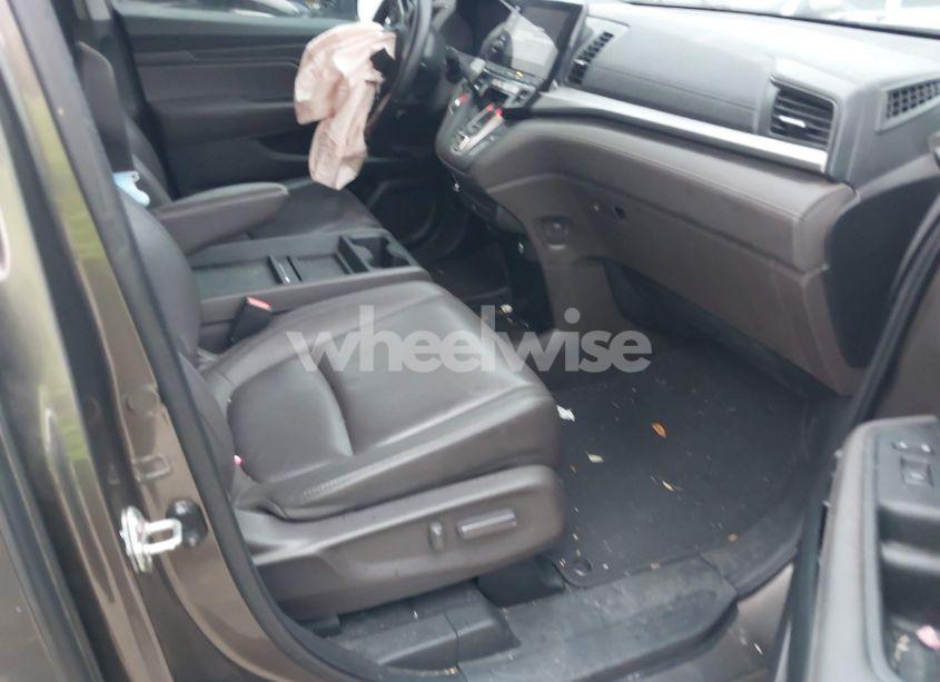 Photo 5 of 2018 Honda Odyssey EX-L (VIN 5FNRL6H77JB074599)