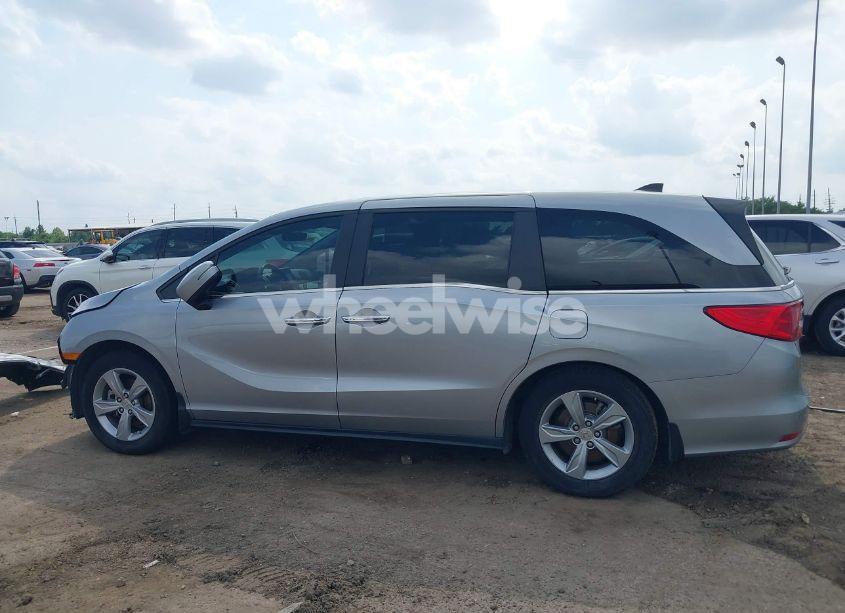 Photo 15 of 2018 Honda Odyssey EX-L (VIN 5FNRL6H77JB079219)