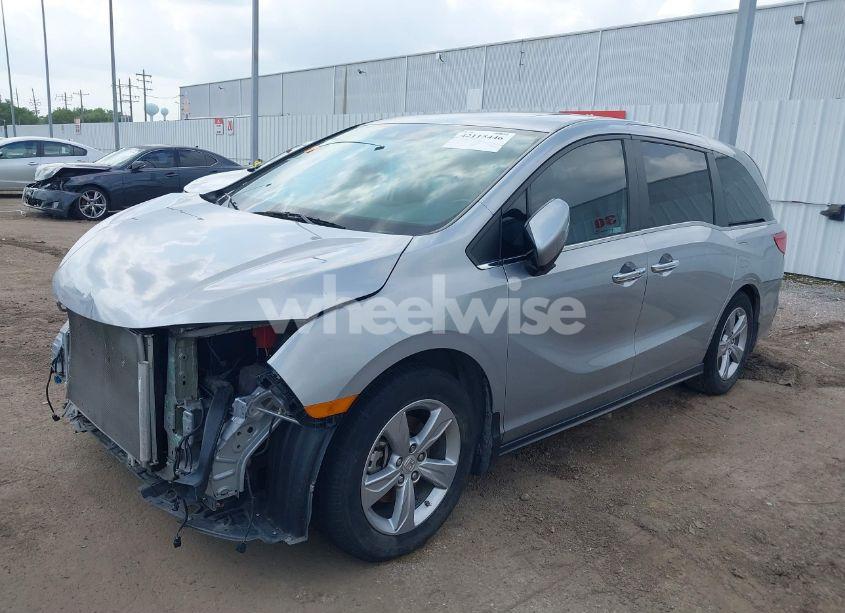 Photo 2 of 2018 Honda Odyssey EX-L (VIN 5FNRL6H77JB079219)