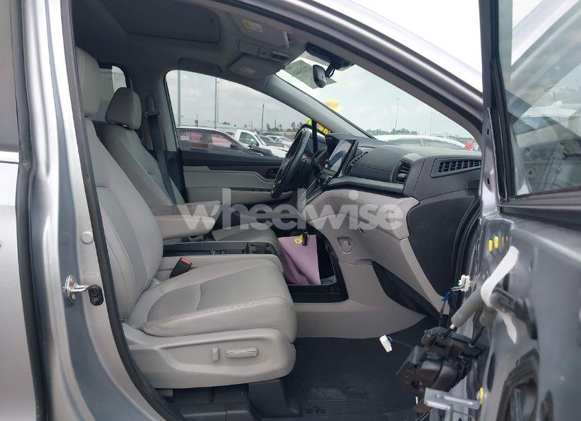 Photo 5 of 2018 Honda Odyssey EX-L (VIN 5FNRL6H77JB079219)