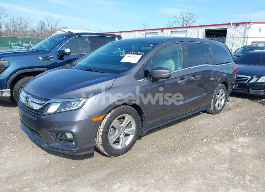 Photo 2 of 2018 Honda Odyssey EX-L (VIN 5FNRL6H77JB101803)