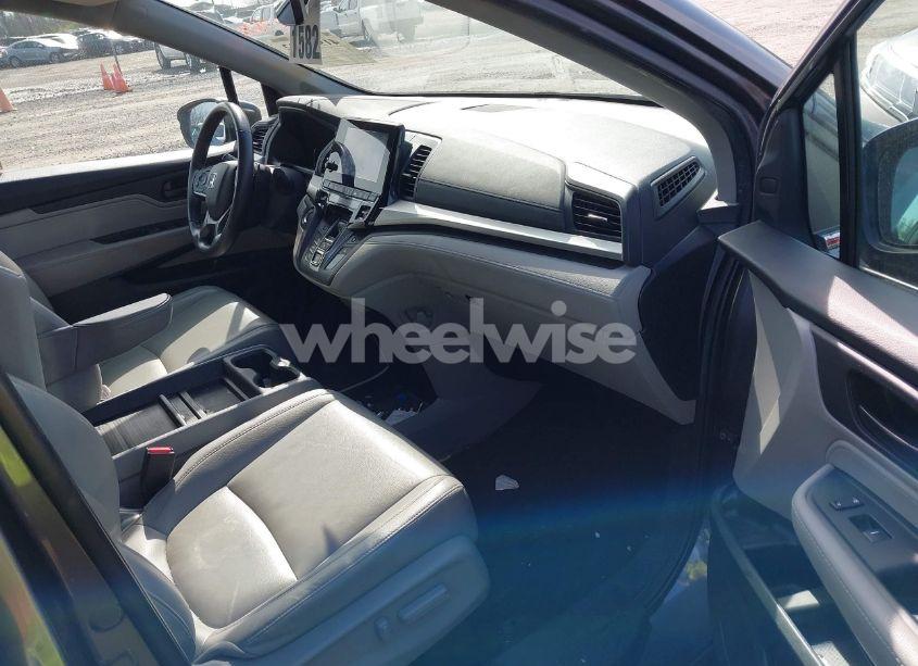 Photo 5 of 2018 Honda Odyssey EX-L (VIN 5FNRL6H77JB101803)