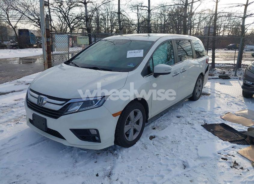 Photo 2 of 2019 Honda Odyssey EX-L (VIN 5FNRL6H77KB085572)