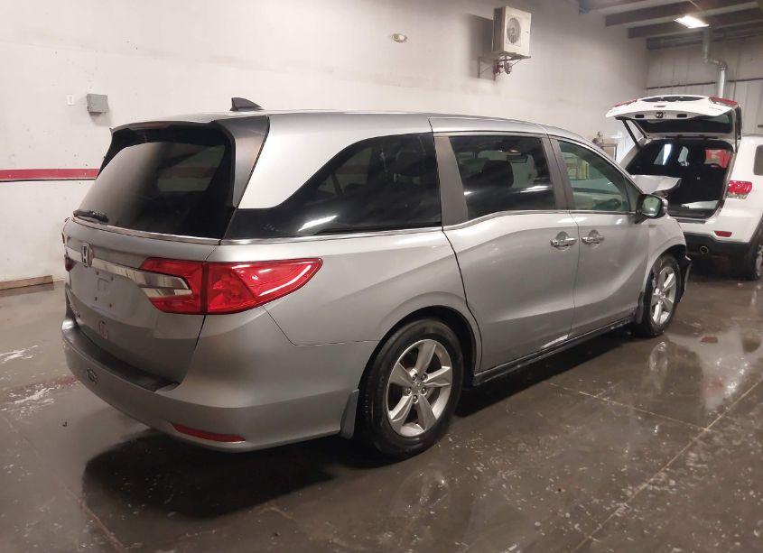 Photo 4 of 2018 Honda Odyssey EX-L (VIN 5FNRL6H78JB031406)