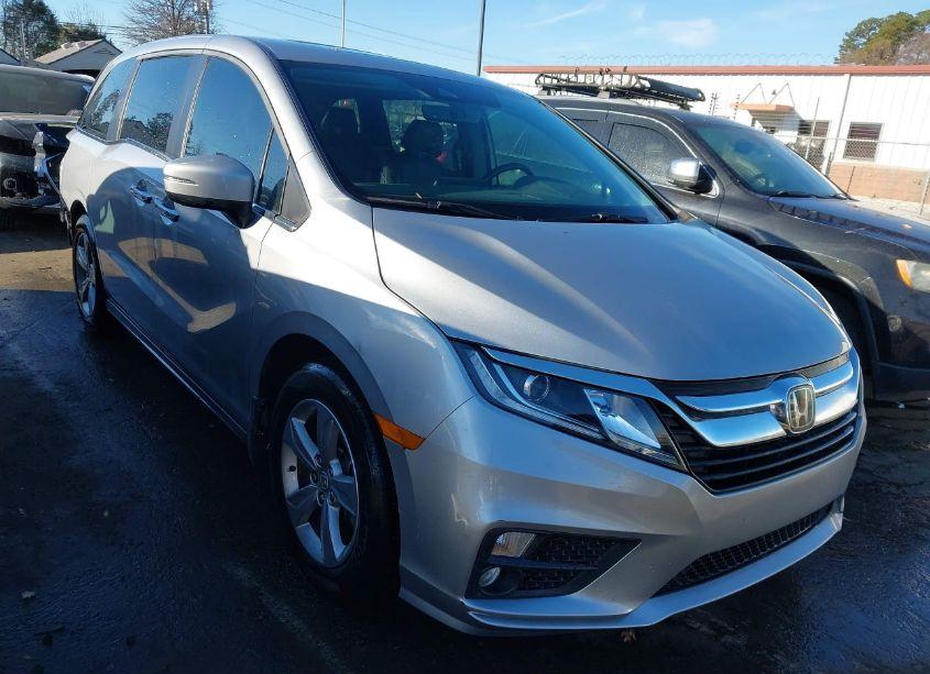 2018 Honda Odyssey EX-L (VIN 5FNRL6H78JB048271) main photo