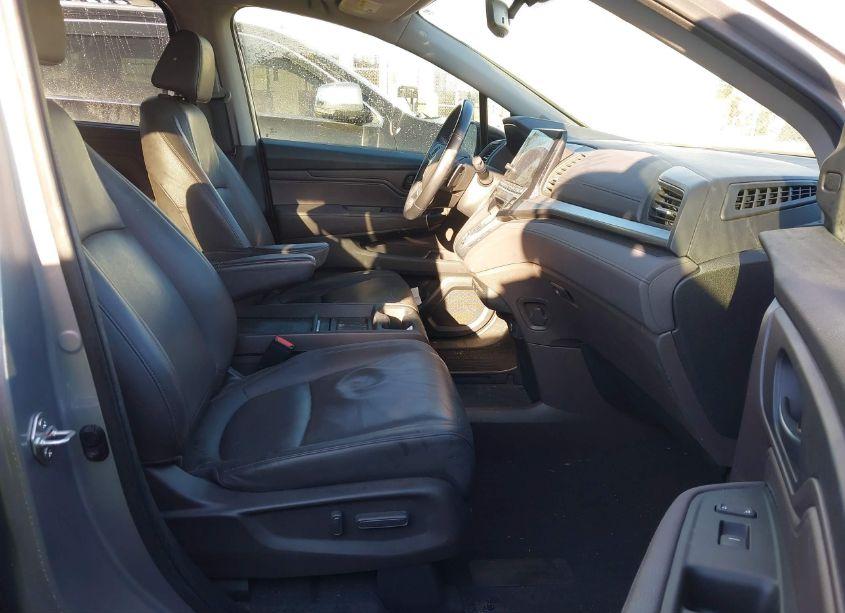 Photo 5 of 2018 Honda Odyssey EX-L (VIN 5FNRL6H78JB048271)