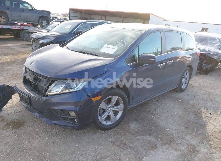 Photo 2 of 2018 Honda Odyssey EX-L (VIN 5FNRL6H78JB059805)