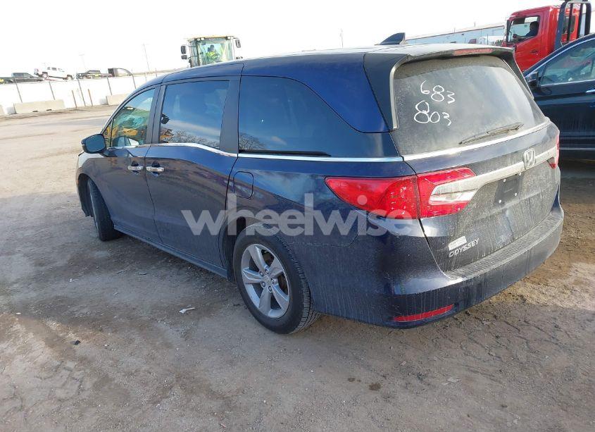 Photo 3 of 2018 Honda Odyssey EX-L (VIN 5FNRL6H78JB059805)