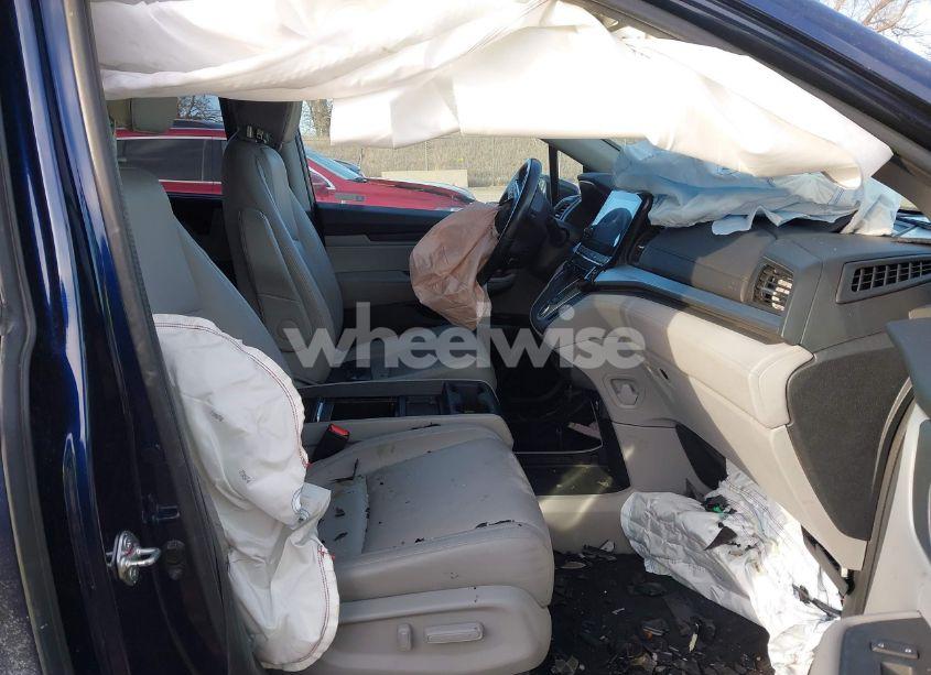 Photo 5 of 2018 Honda Odyssey EX-L (VIN 5FNRL6H78JB059805)