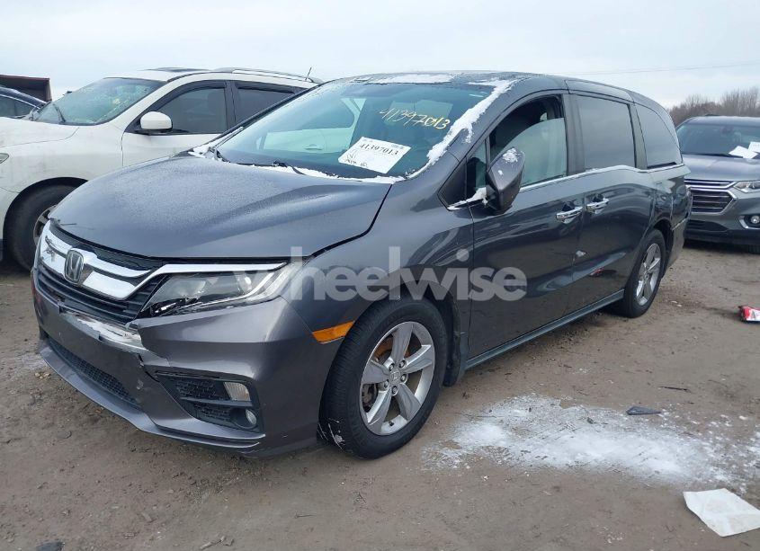 Photo 2 of 2018 Honda Odyssey EX-L (VIN 5FNRL6H78JB070934)