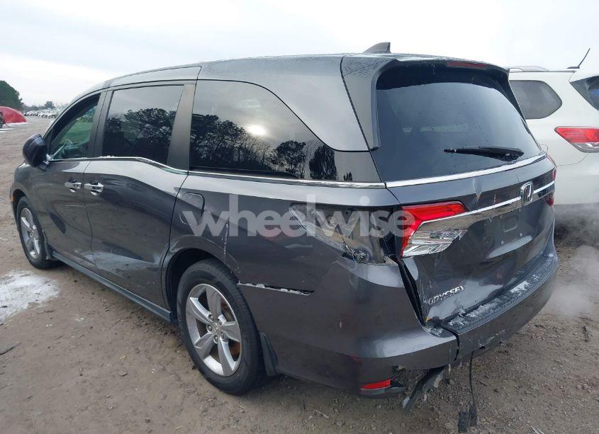 Photo 3 of 2018 Honda Odyssey EX-L (VIN 5FNRL6H78JB070934)