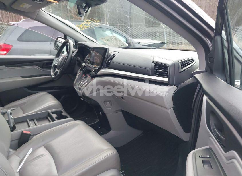 Photo 5 of 2018 Honda Odyssey EX-L (VIN 5FNRL6H78JB070934)