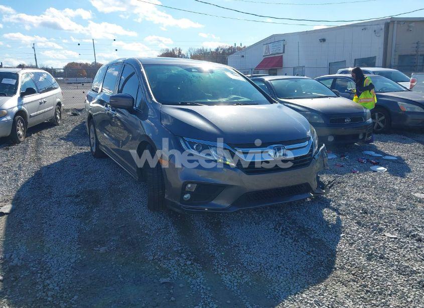 2018 Honda Odyssey EX-L (VIN 5FNRL6H78JB080136) main photo