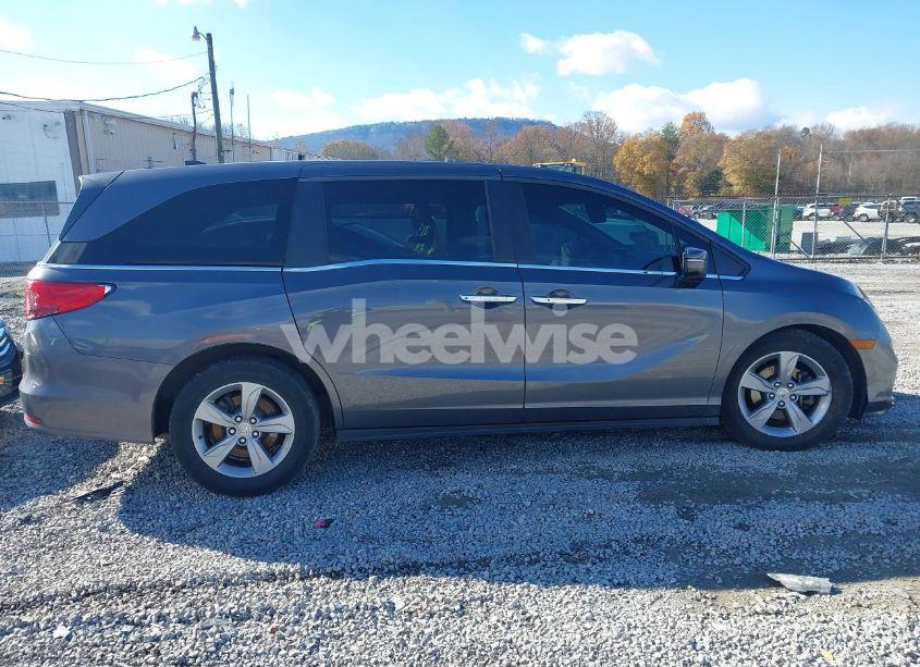 Photo 13 of 2018 Honda Odyssey EX-L (VIN 5FNRL6H78JB080136)