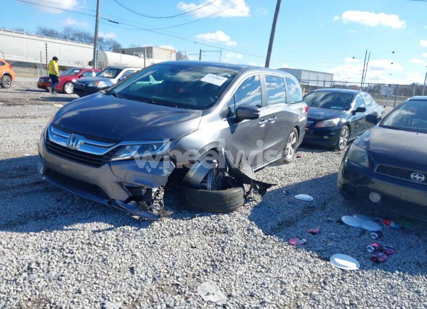 Photo 2 of 2018 Honda Odyssey EX-L (VIN 5FNRL6H78JB080136)