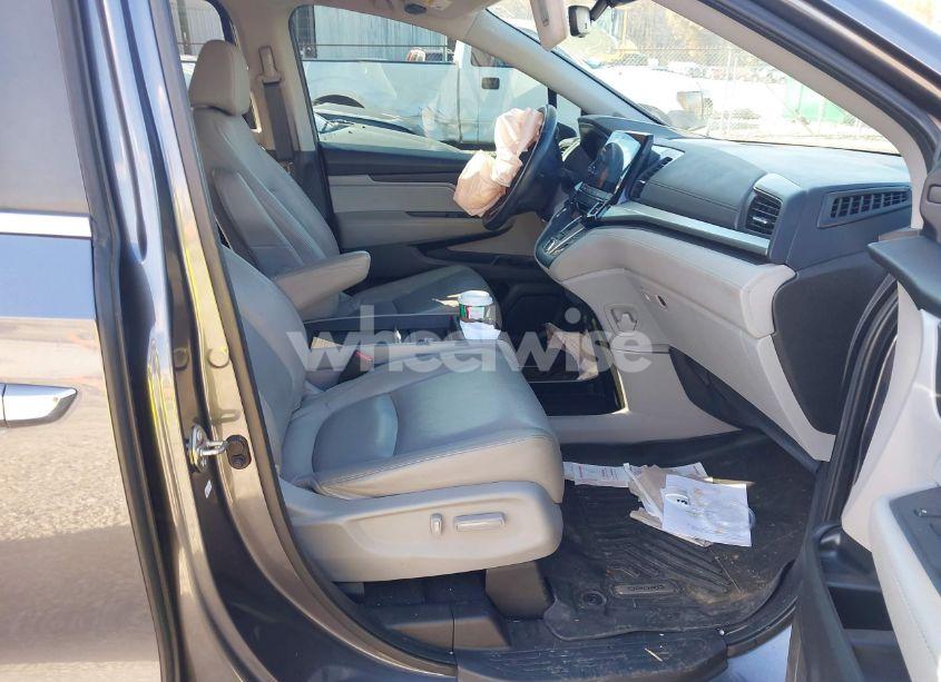 Photo 5 of 2018 Honda Odyssey EX-L (VIN 5FNRL6H78JB080136)