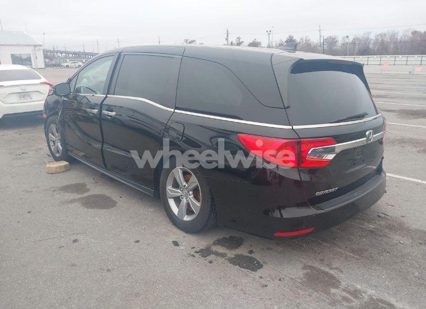 Photo 3 of 2018 Honda Odyssey EX-L (VIN 5FNRL6H78JB081349)
