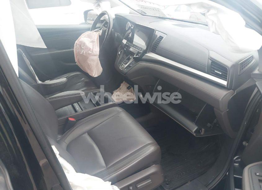 Photo 5 of 2018 Honda Odyssey EX-L (VIN 5FNRL6H78JB081349)