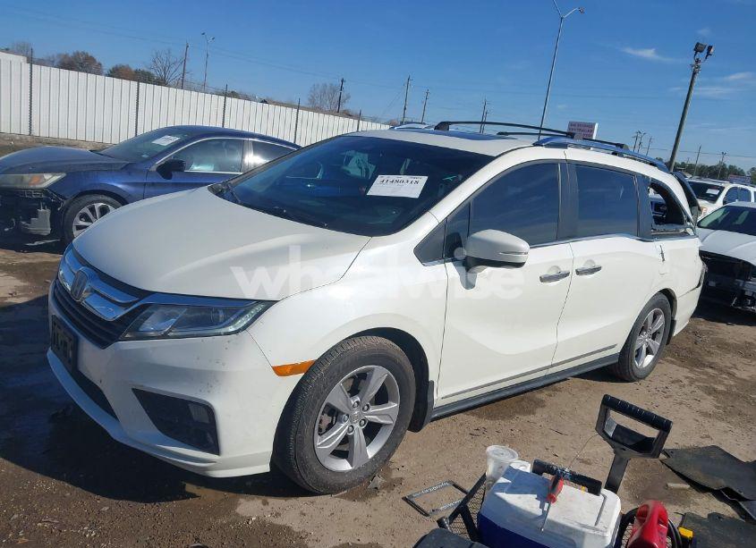 Photo 2 of 2018 Honda Odyssey EX-L (VIN 5FNRL6H78JB102703)