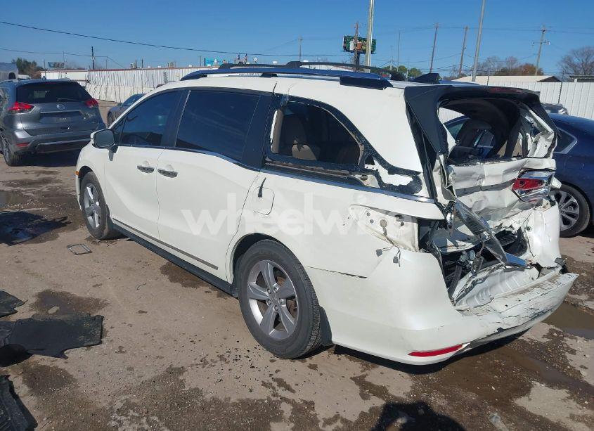 Photo 3 of 2018 Honda Odyssey EX-L (VIN 5FNRL6H78JB102703)