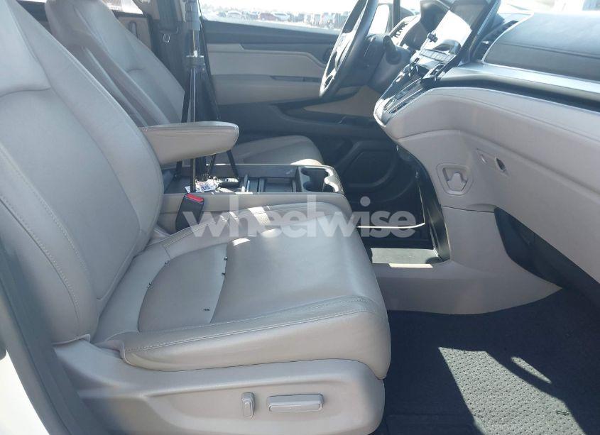 Photo 5 of 2018 Honda Odyssey EX-L (VIN 5FNRL6H78JB102703)