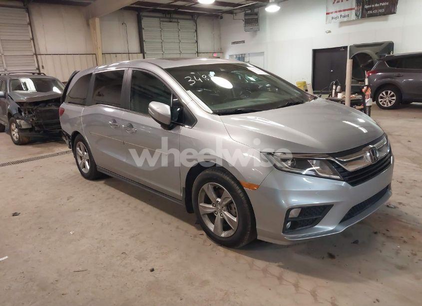 2019 Honda Odyssey EX-L (VIN 5FNRL6H78KB033481) main photo