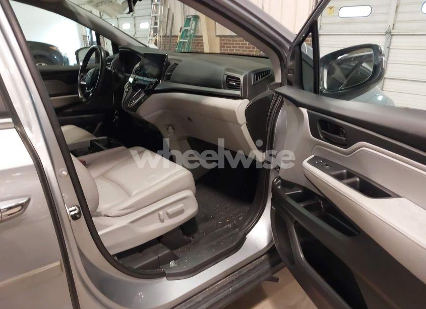 Photo 5 of 2019 Honda Odyssey EX-L (VIN 5FNRL6H78KB033481)